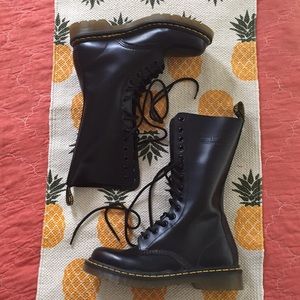 Doc Marten 1914 boots, black, size 7